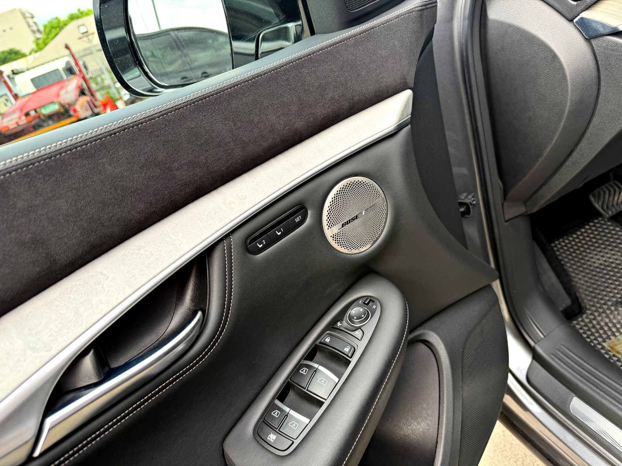 2020 Infiniti QX50 2.0t 旗艦款駕駛座門板控制鍵與座椅記憶按鈕