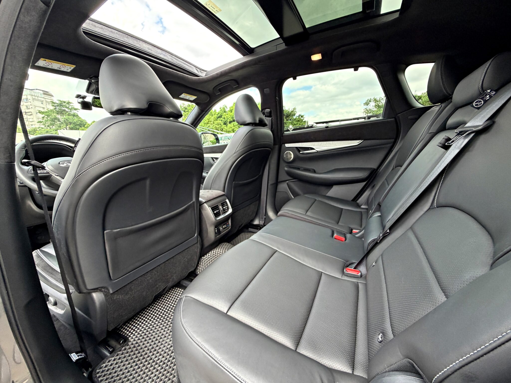 2020 Infiniti QX50 2.0t 旗艦款二排座椅與全景天窗