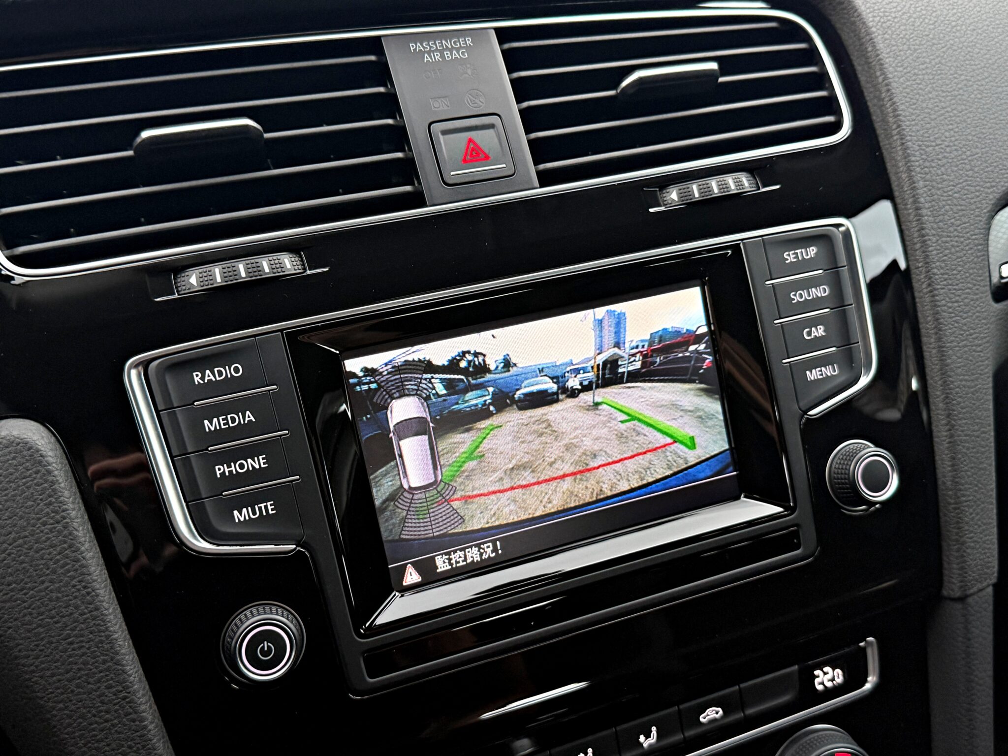 2013 Volkswagen Golf 1.4 TSI High Line 中控觸控螢幕顯示倒車顯影與動態軌跡導引線