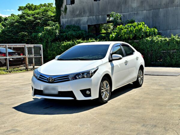 2015 Toyota Corolla Altis 1.8 經典版Safety+ 白色 左前 45 度外觀