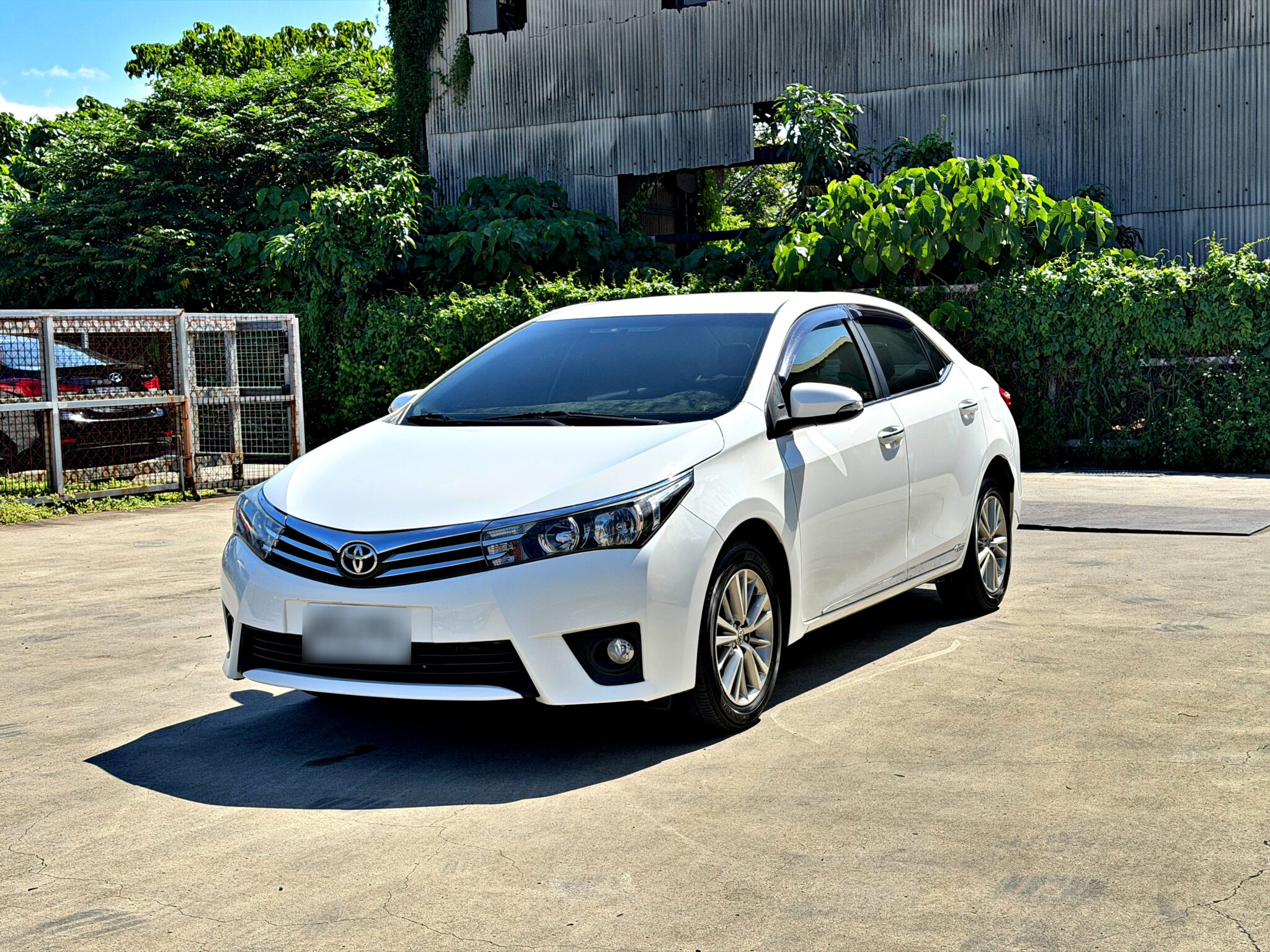 2015 Toyota Corolla Altis 1.8 經典版Safety+ 白色 左前 45 度外觀