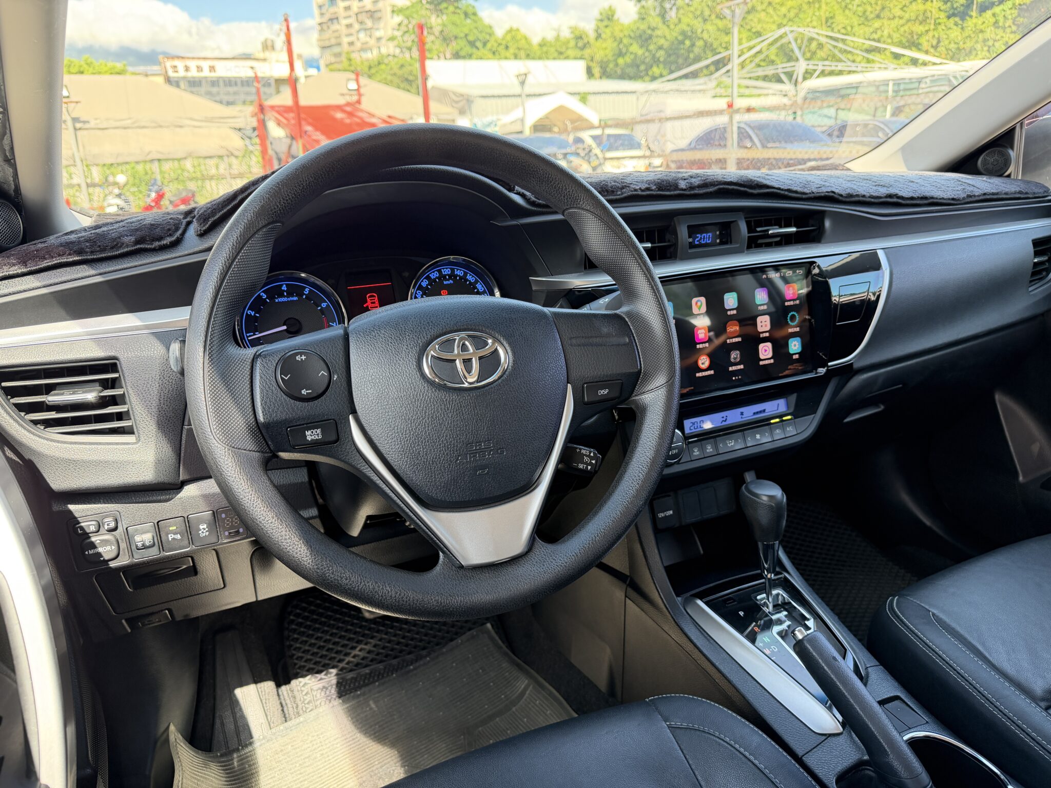 2015 Corolla Altis 駕駛座視角 方向盤快控鍵與中控螢幕