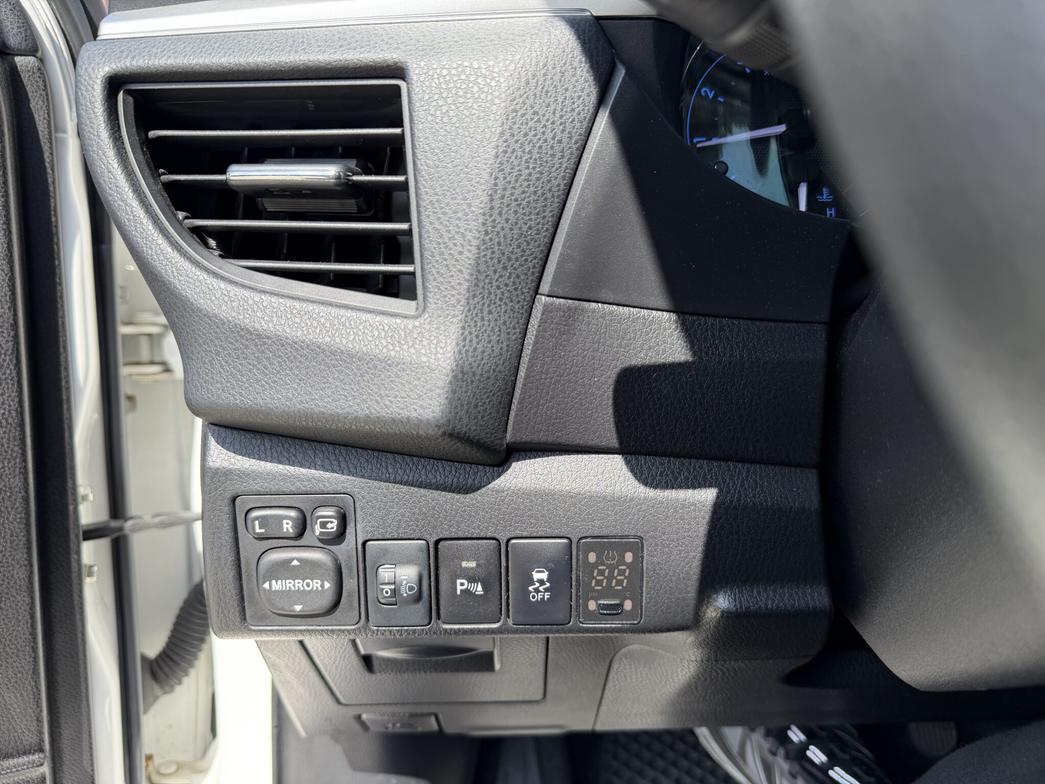 2015 Corolla Altis 駕駛座左下按鍵組 電動後視鏡與倒車雷達開關