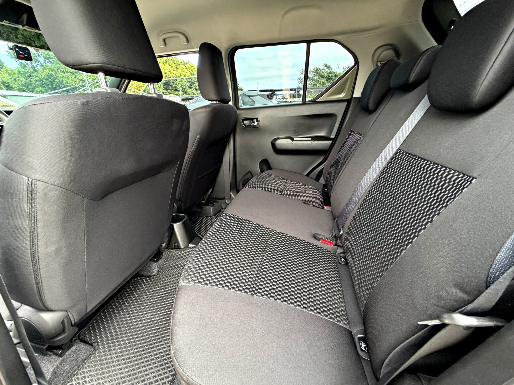 2023 Suzuki Ignis 後座空間與織布座椅