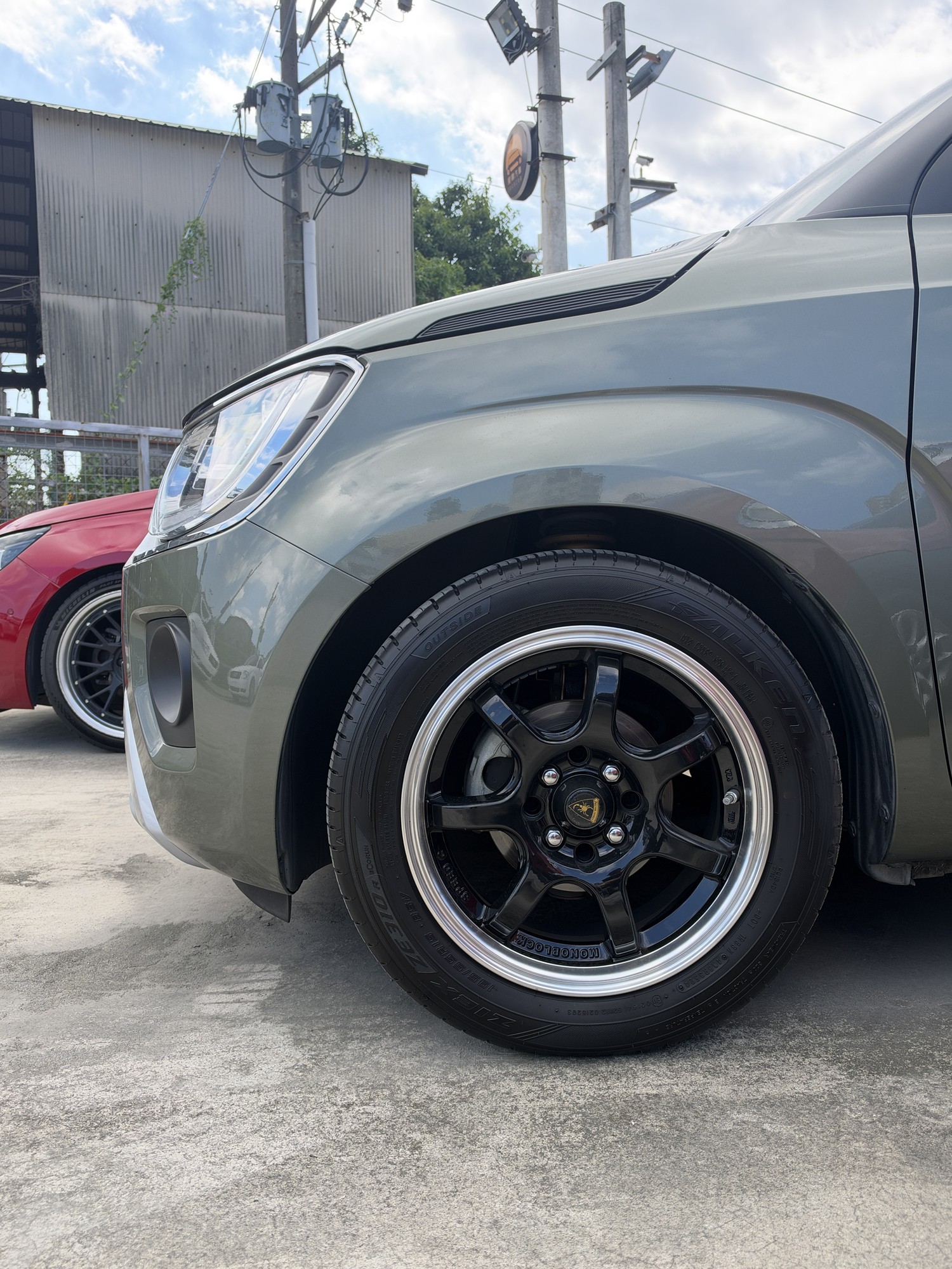 2023 Suzuki Ignis 1.2 前車主升級的造型鋁圈與 195/55R15 Falken ZIEX 輪胎特寫